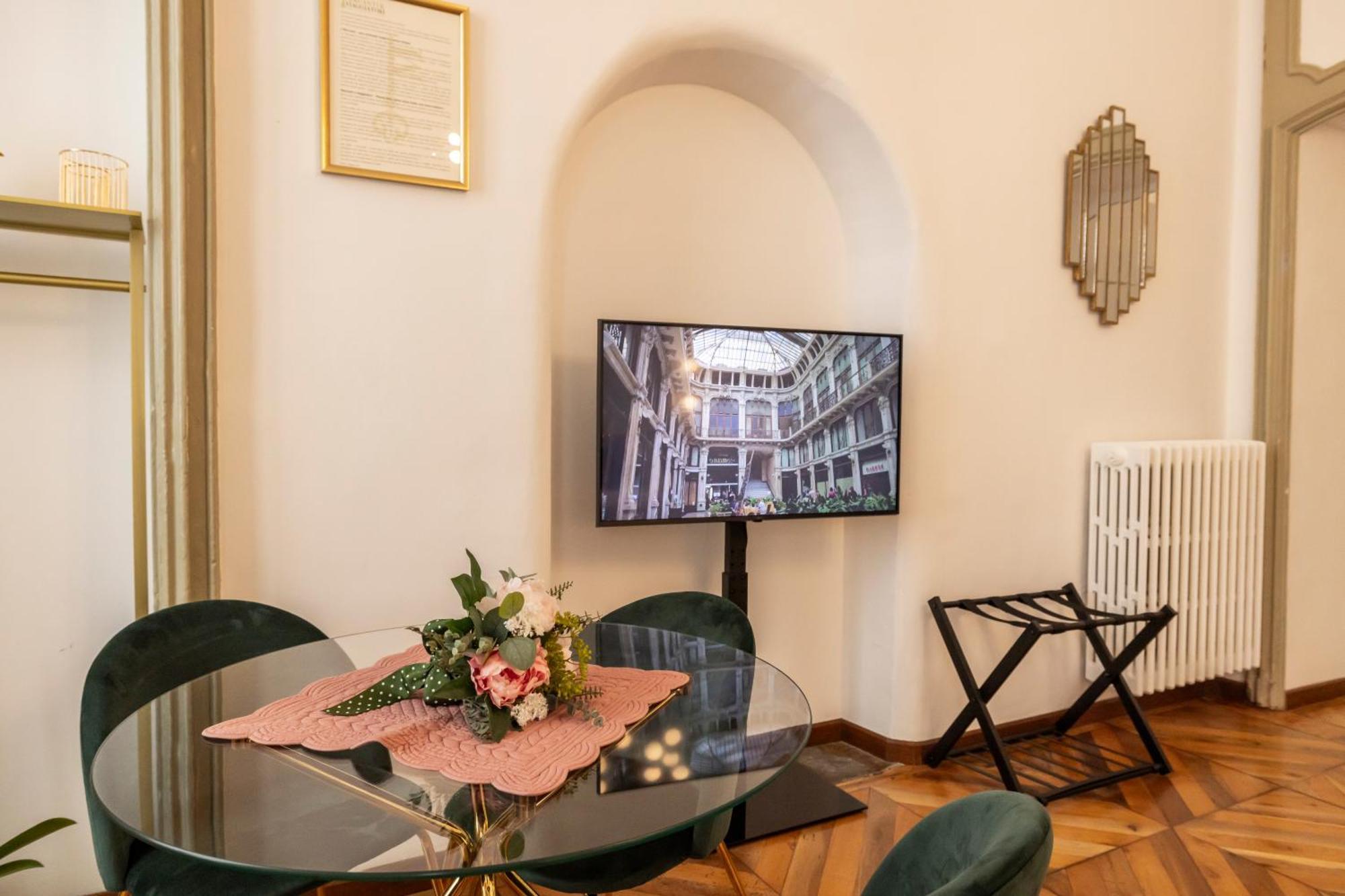 Mercanti E Viaggiatori Турин Экстерьер фото